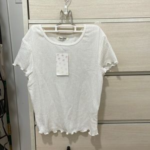 White Dippin Daisys ruffled waffle tshirt